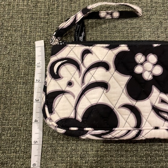 Vera Bradley quilted wristlet - Picture 4 of 7